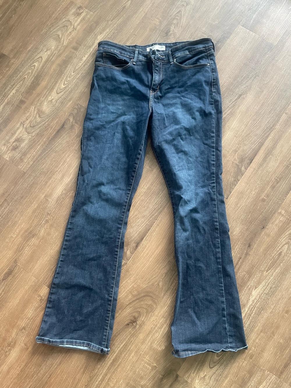 Levi's Women's Dark Blue boot-cut Jeans